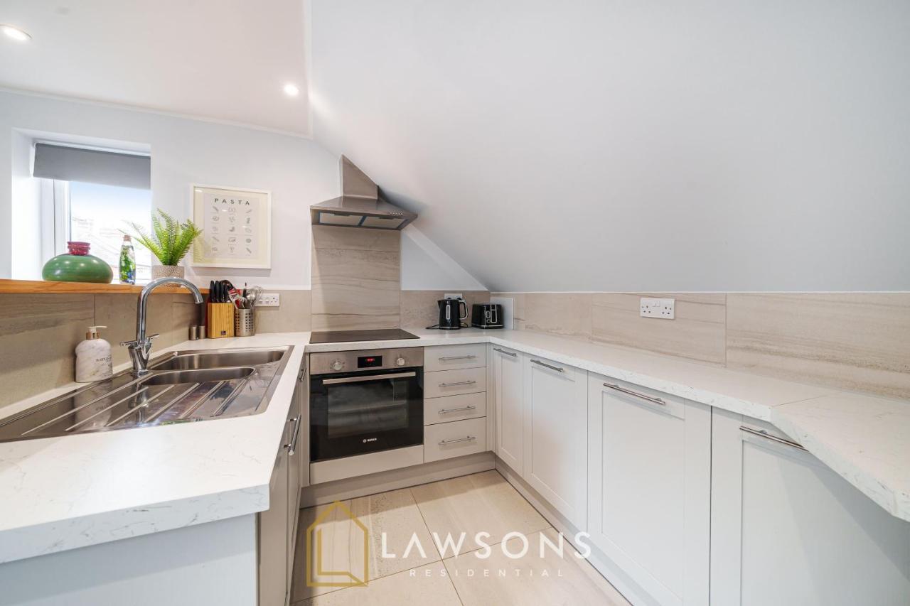 Loft Living By Lawsons With Parking Apartment Windsor Exterior photo